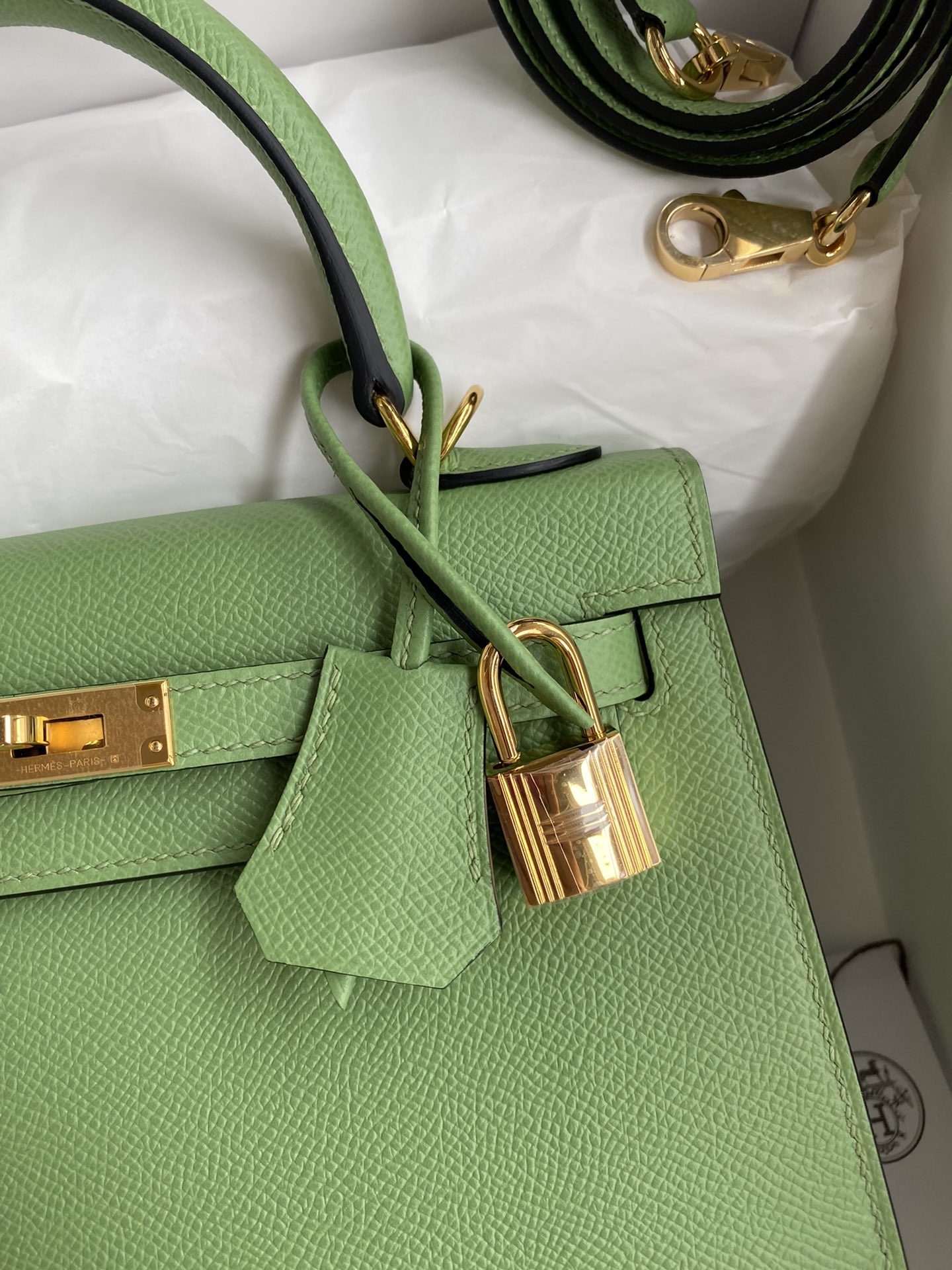 Hermes Kelly 25cm Handbag Shoulder Bag in Green Kiwi Epsom Leather